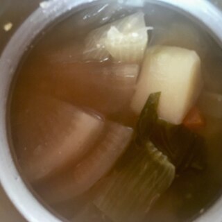大根とじゃがいもと小松菜と昆布の味噌汁